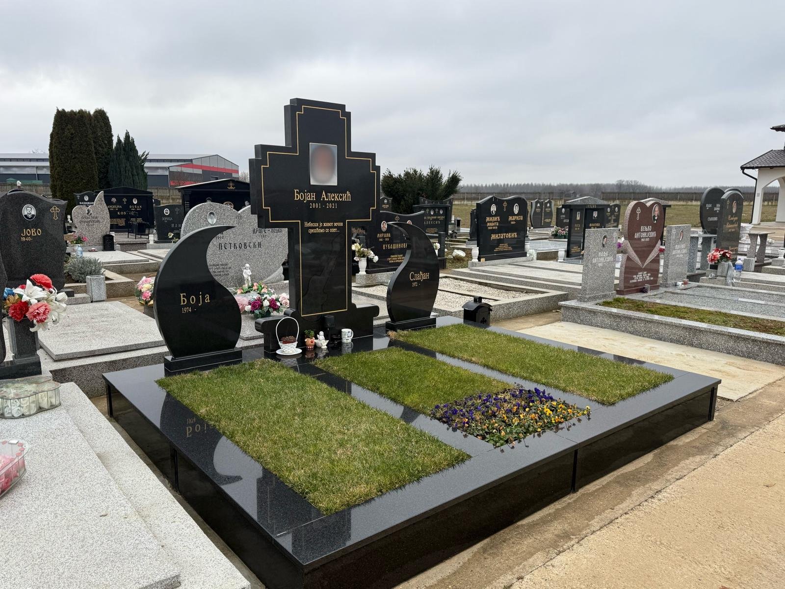 Spomenici za troje 4